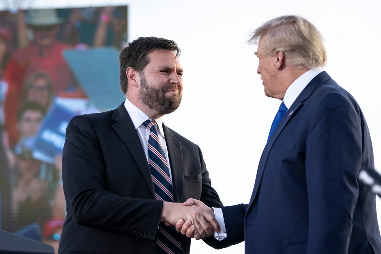 <h3 class="cms-H3-H3">J. D. Vance, candidato republicano al Senado por Ohio</h3>
<br>
<br>🗳️ Vance compte contra el demócrata Tim Ryan para llenar el asiento vacante que dejó el senador republicano Rob Portman. 
<br>
<br>🗳️ “Ciertamente hubo personas votando ilegalmente a gran escala”, dijo Vance en una entrevista publicada el 23 de octubre de 2021 en un diario de Youngstown, Ohio, pese a que no ha habido pruebas que demuestren esta afirmación. 
<br>