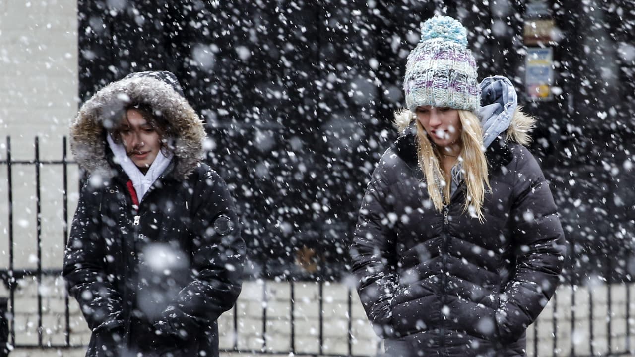 El gobernador Phil Murphy declaró estado de emergencia debido a esta situación, por lo cual podrá acceder a fondos federales una vez se cuantifiquen los daños. Asimismo, otras autoridades locales y estatales han pedido a la comunidad mantenerse en casa para que las labores de limpieza y remoción de nieve se adelanten sin ningún inconveniente.