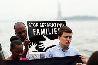 El alto n'umero de deeportaciones registrado durante el gobierno de Obama inquieta a los indocumentados tras la postergación del anuncio de acciones ejecutivas.