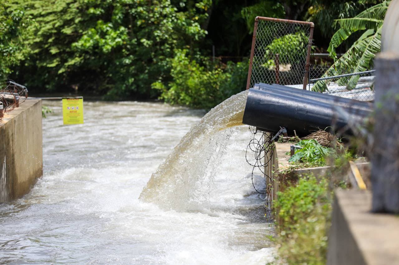 <b>Romero Lugo</b> visitó el área de las bombas de la Baldorioty que administra del Departamento de Recursos Naturales.
<b>Romero Lugo</b> visitó el área de las bombas de la Baldorioty que administra del Departamento de Recursos Naturales.
<br>
<br>
