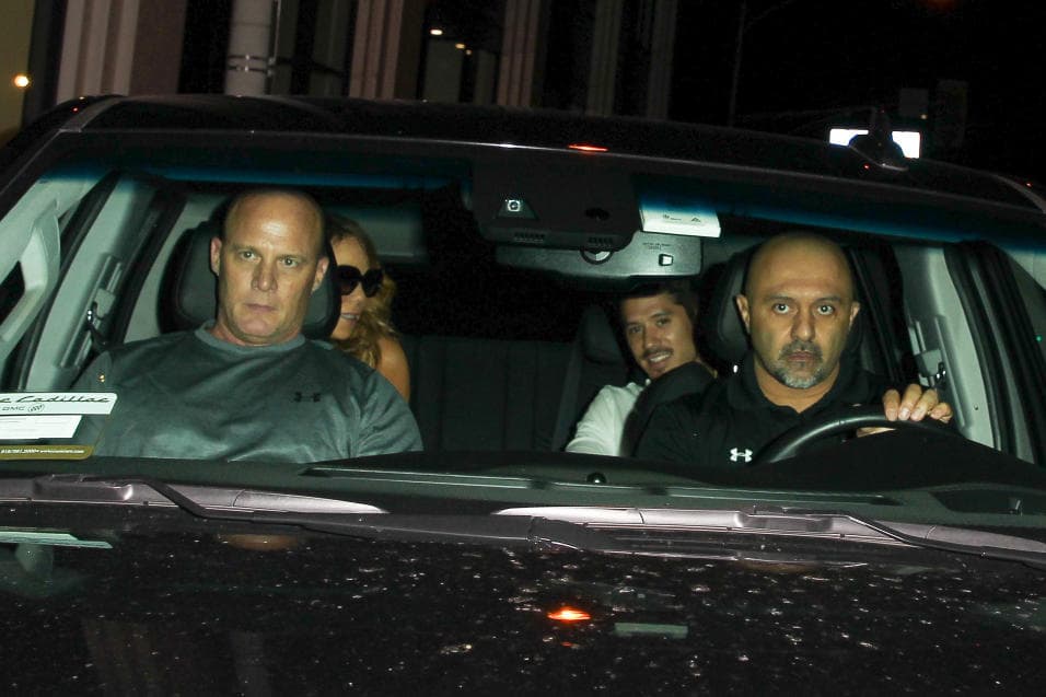 Y el año pasado, uno de sus guardaespaldas también amenazó con demandar por acoso sexual. Alegó que la diva lo recibía con poca ropa, aunque nunca hubo contacto físico.