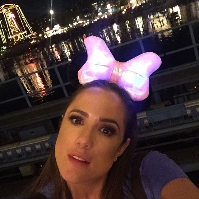 Aunque sus jornadas de trabajo interpretando a la maestra ´Esperanza´ son muy largas, Betty no deja de lado los momentos de distracción y diversión.