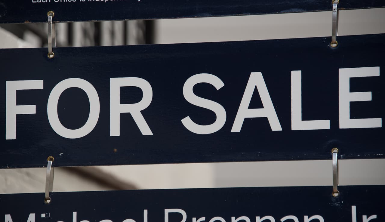 <b>Averigüe si existen programas de asistencia para las </b>
<a href="https://www.univision.com/local/san-antonio-kwex/como-tener-beneficios-de-habitat-for-humanity-texas-fotos">personas que compran casa por primera vez.</a>
<br>
<br>Muchos estados y organizaciones locales ofrecen programas que ayudan a los compradores primerizos con el pago inicial o los costos de cierre.
<br>