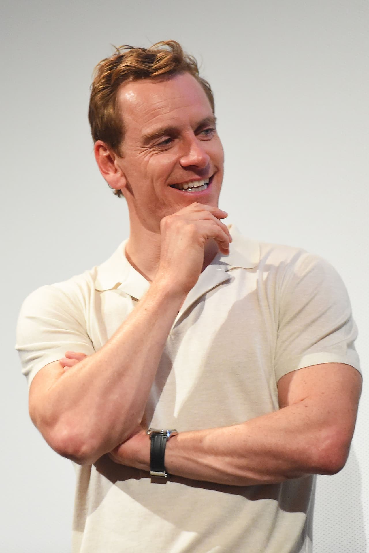 Michael Fassbender muy pensativo durante la sesión de preguntas y respuestas.