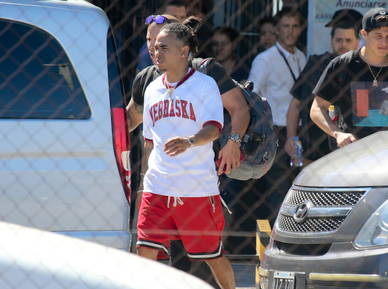 Al artista de 27 años se le imputa conducir a
<b> 60 millas por hora</b> (97 km/h) en una zona de 
<b>45 millas por hora</b> (72 kilómetros km/h).