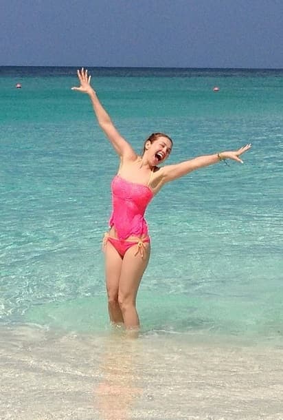 Varios mitos se han generado alrededor de su figura; se dijo que se quitó las costillas para ser bella, pero eso no es mas que otra mentira.