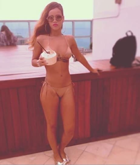 Verla bailar es toda una experiencia, 'RiRi' se cuida demasiado para tener esa cintura de diez.