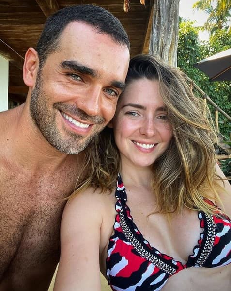 "Encontramos una escuela padrísima para Diego y tenemos una vida completamente diferente. Por la tarde nos vamos a la playa y paseamos, trato de estudiar muchas cosas y de prepararme mucho", dijo a
<b><a href="https://www.reforma.com/prefiere-diaz-descanso-a-telenovelas/ar1832324?flow_type=paywall" target="_blank"> Notimex</a></b>.