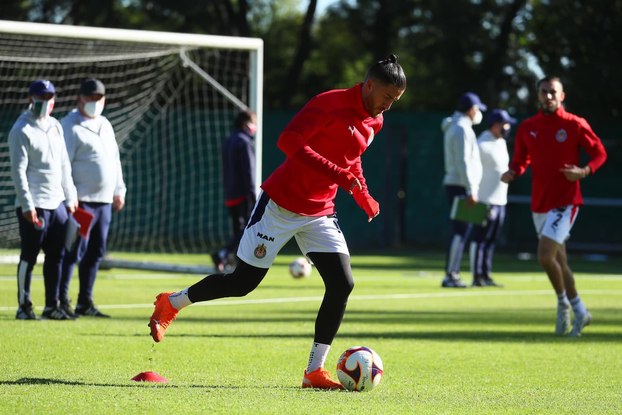 Las Chivas del Guadalajara se preparan con fuertes entrenamientos en Verde Valle para su primera fecha del torneo Guard1anes 2021, que será este viernes a las 19:30 ante el equipo de Puebla en el Estadio Cuauhtémoc.