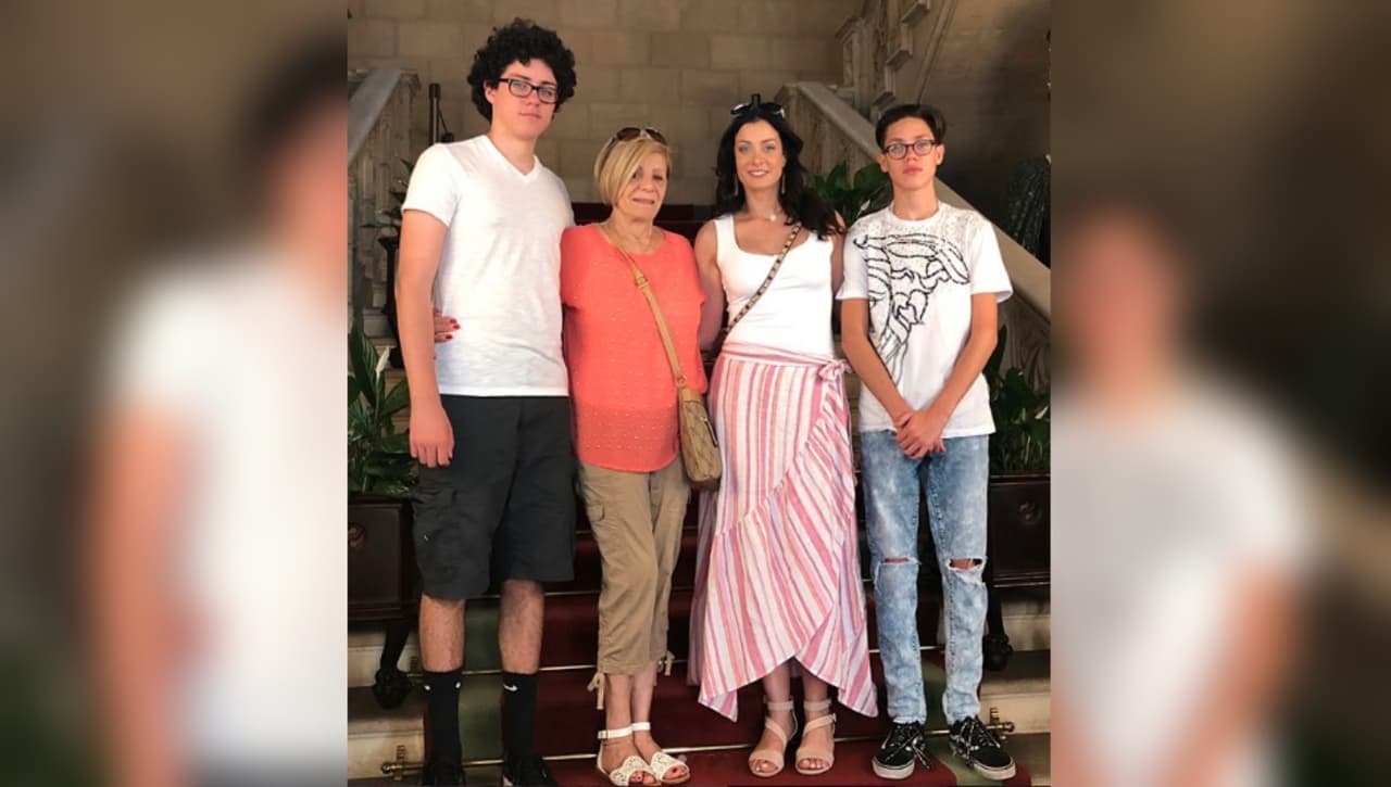 Dayanara Torres recarga energías junto a sus grandes tesoros. A sus hijos, les dedicó hace en mayo las siguientes palabras: "Siempre serán mi prioridad, sus corazones siempre irán antes que el mío. 
<b><a href="https://www.univision.com/shows/mira-quien-baila/el-juez-mas-estricto-de-dayanara-torres-esta-en-su-propia-casa-video">Espero estar haciendo un buen trabajo</a></b>. No soy tan experta, pero sí muy dichosa de estar juntos en este camino".