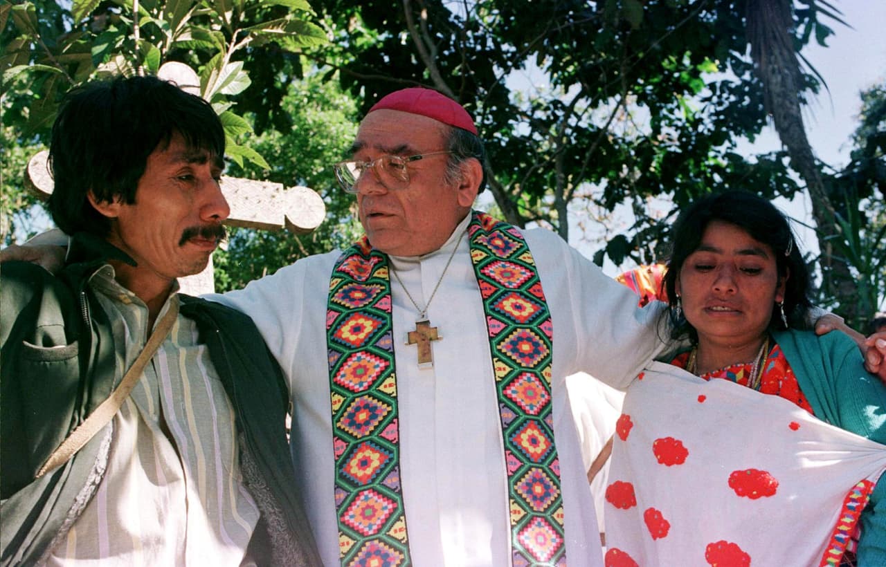 El polémico cura mexicano al que Francisco rinde honores