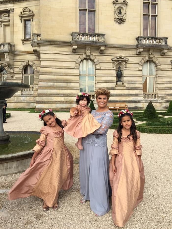 La feliz abuela de los hijos de Ana Patricia y Karla fue fotografiada en París rodeada de amor. En esta imagen solo falta ‘Baby Gael’, quien aún no estaba en camino.