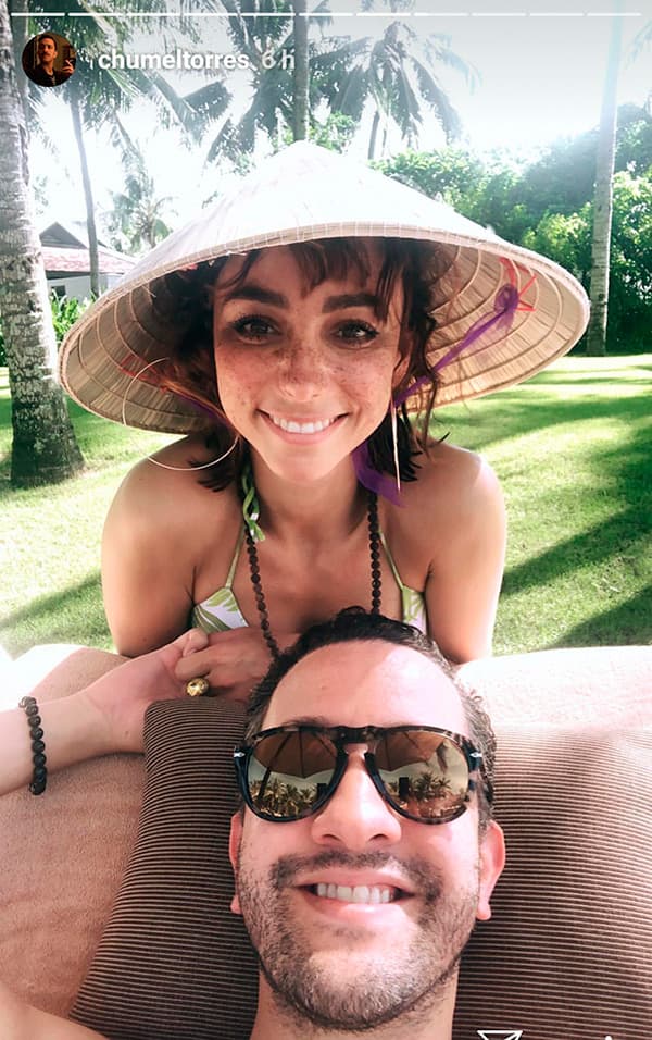 Ante la respuesta, el reportero de la publicación quiso ahondar más en el tema y al preguntarle incluso por los rumores de boda que rodeaban a la pareja hace unos días, Natalia volvió a confirmar su soltería.