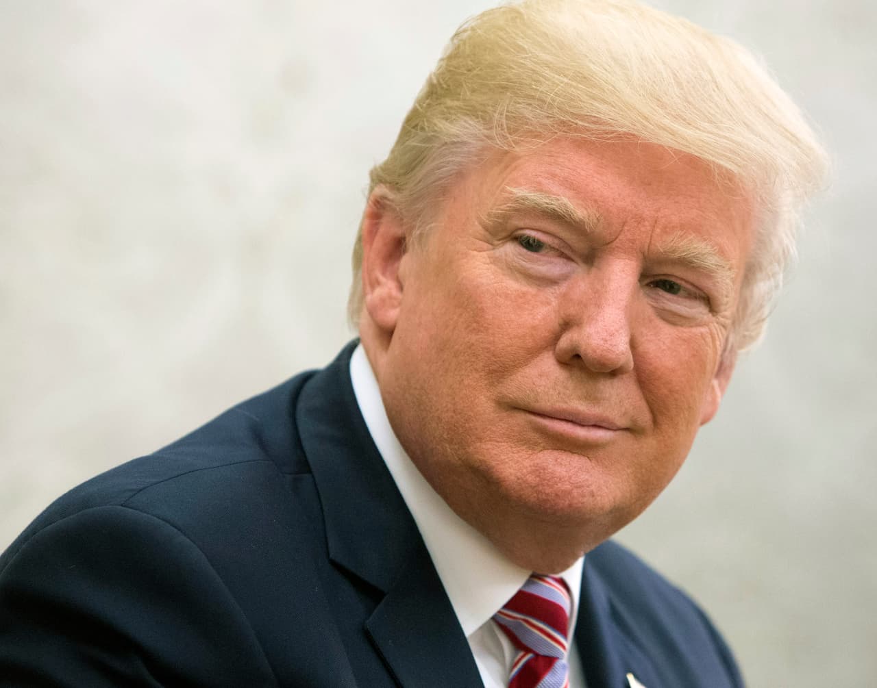 WASHINGTON, DC - SEPTEMBER 07: (AFP OUT) U.S. President Donald Trump meets with Amir Sabah al-Ahmed al-Jaber al-Sabah of Kuwait in the Oval Office of The White House September 7, 2017 in Washington, DC. The two leaders are scheduled to conduct a joint news conference, following meetings and a working luncheon. (Photo by Chris Kleponis-Pool/Getty Images)