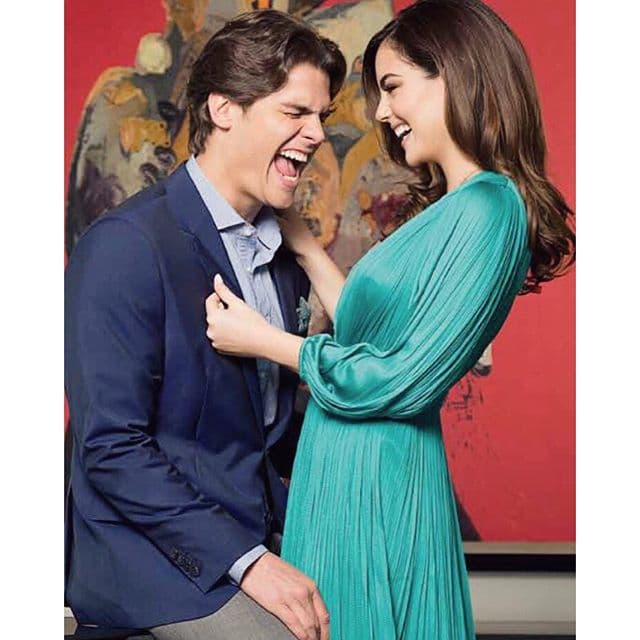 Una mirada lo dice todo y la 
<b><a href="http://www.univision.com/temas/ximena-navarrete">Ximena Navarrete</a></b> no puede mentir cuando está cerca de 
<b>Juan Carlos Valladares</b>, la pareja sigue conservando el amor que se profesaron desde el primer día de su relación.