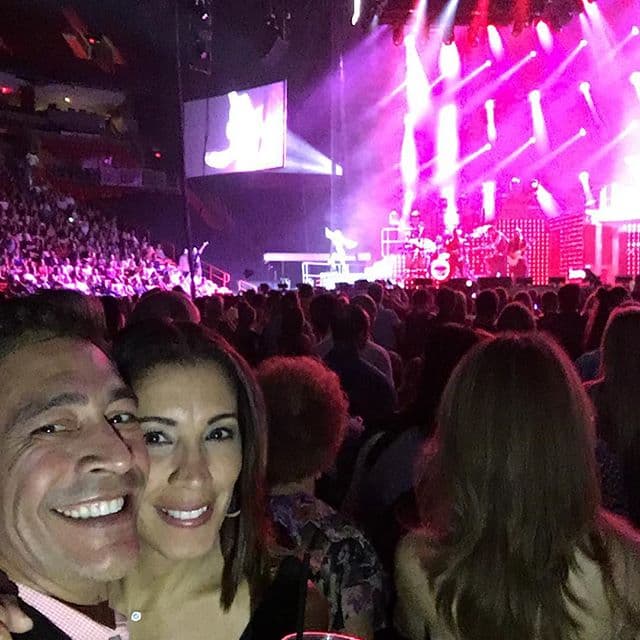Johnny no se perdió el concierto de Ricky Martin. (24 de octubre)