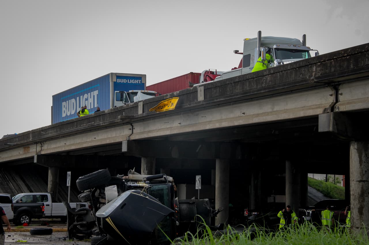 Ninguno de los conductores resultó herido en el choque, de acuerdo con James Holt, portavoz del Departamento de Policía de Pasadena.
