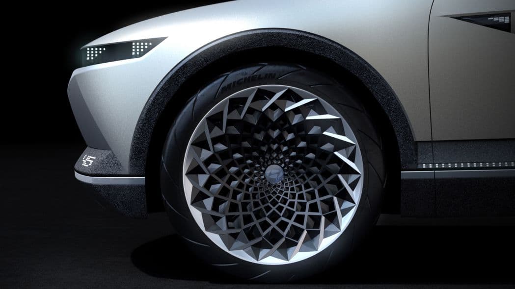 Hyundai no ofrece detalles sobre los aspectos mecánicos y eléctricos del concepto. Simplemente lo expone como su más reciente estudio de diseño, denominado 'Style Set Free' (Estilo Liberado), el cual planea usar para sus modelos futuros.