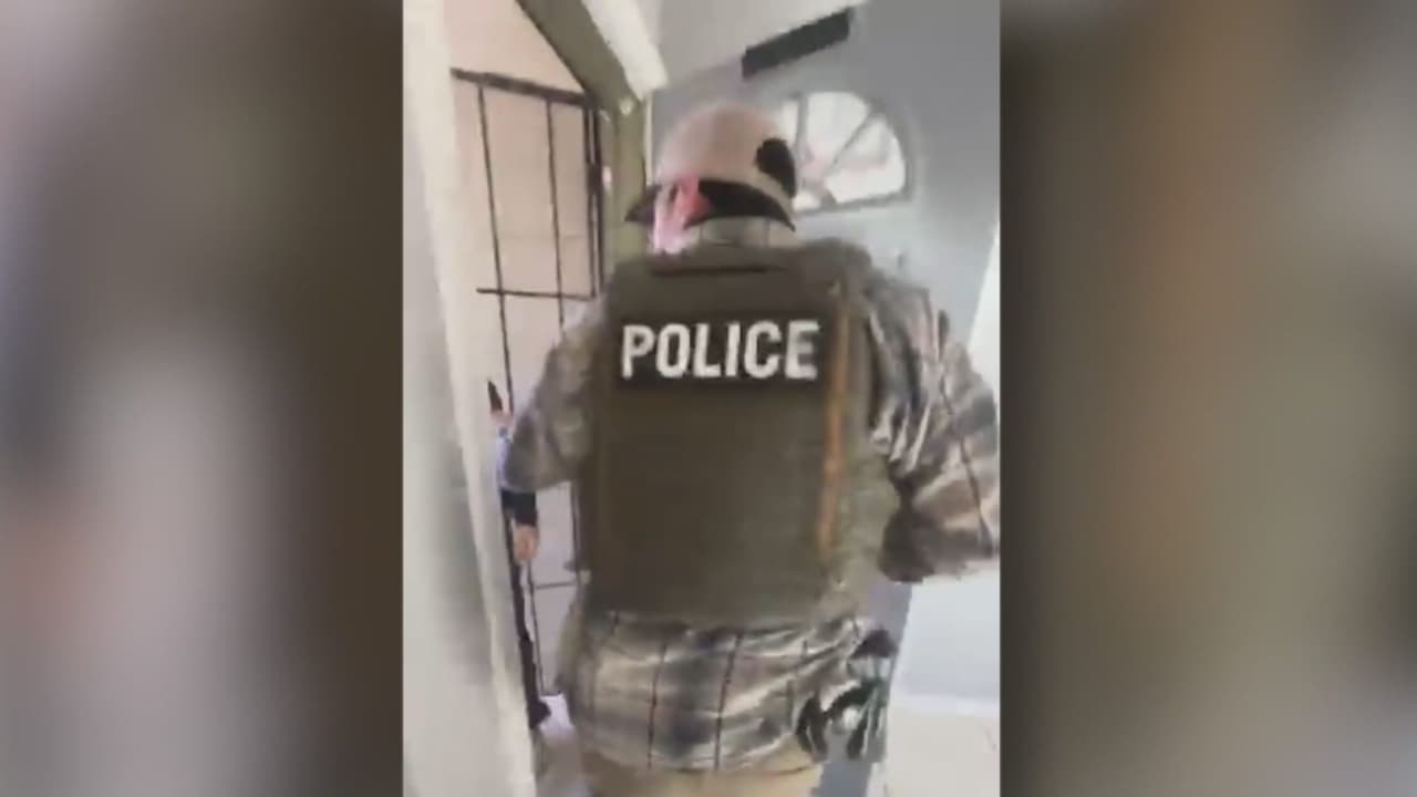 Captan a agentes de ICE entrando a una casa de San Antonio