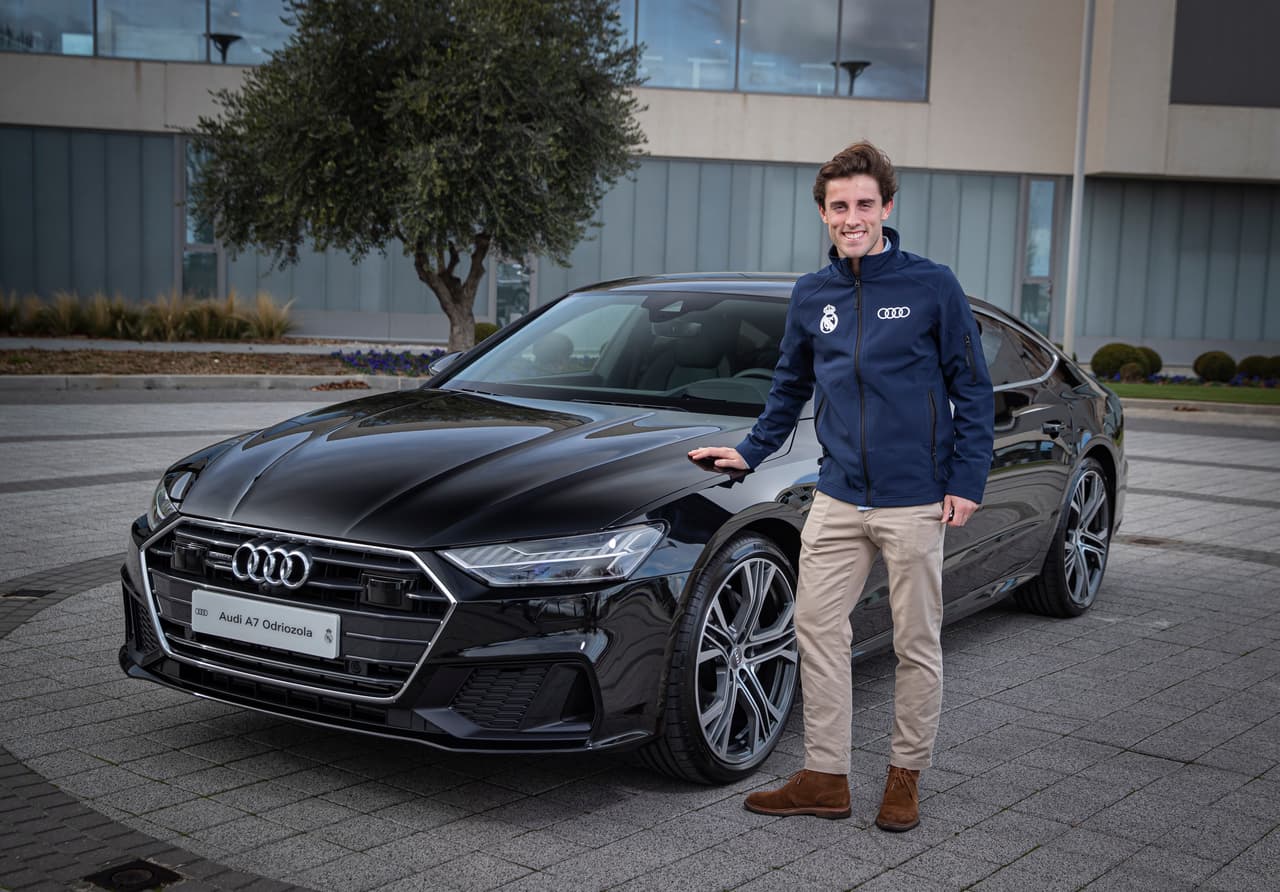 <b>Álvaro Odriozola</b> contento por haber elegido un Audi A7 Sportback 50 TDI en color Negro Mitos.