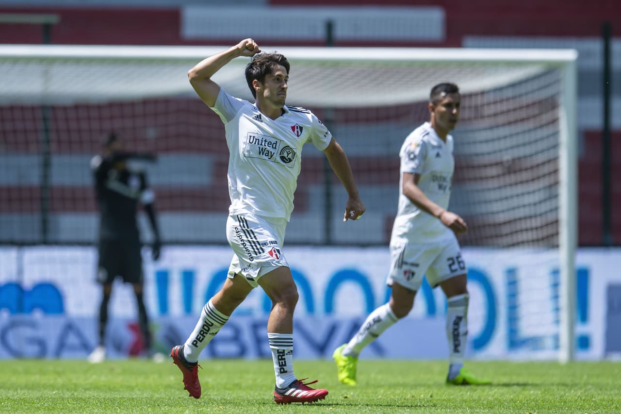 Tarjeta para el Atlas que se convierte en penal para el Toluca.