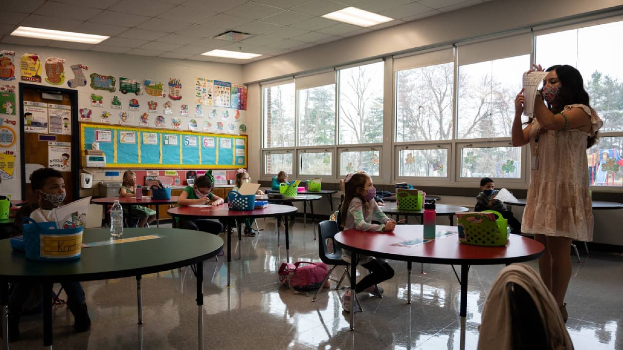 Regreso a clases: Esto es lo que se sabe sobre los protocolos COVID-19 en los distritos escolares de la región