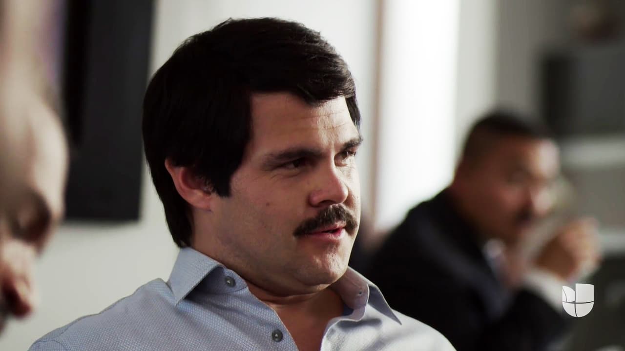 El capo les informó que deseaba colocarse por delante de las instituciones del gobierno y el primer paso era eliminar a los políticos que no formaban parte de su bando.