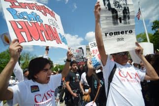 Cruzarse de brazos no es una opción para los inmigrantes: aquí también tocará resistir