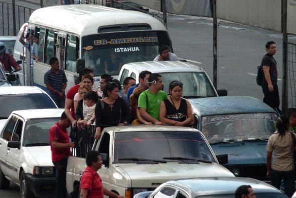 En la sesión plenaria otros diputados anunciaron que pedirán al viceministro del Transporte, Nelson García, que explique qué es lo que está haciendo o va a hacer para que los pasajeros ya no sigan muriendo en choques viales.