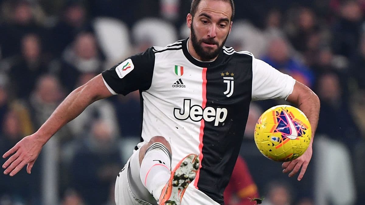 Hermano de Higuaín lo defiende por dejar Italia: "Nuestra madre tiene cáncer"