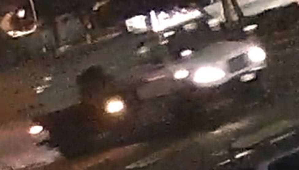 Las autoridades describen al vehículo como un camión comercial grande, color blanco, posiblemente un camión de aguas residuales.