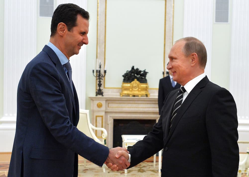 Assad dice a Putin que colaborará con el alto el fuego en Siria