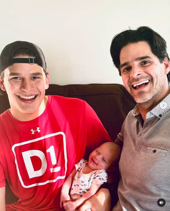 José Rodríguez es coach de fútbol americano y también trabaja en un gimnasio.
<br>