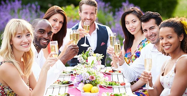 Hacer nuevos amigos y encontrar apoyo cuando vives lejos de la familia