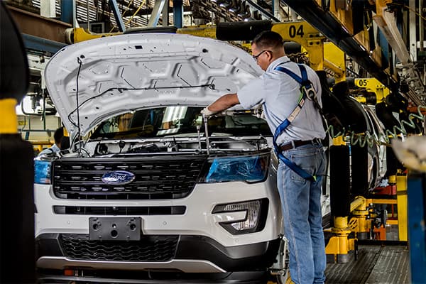 Ford suspende la producción de vehículos en Venezuela