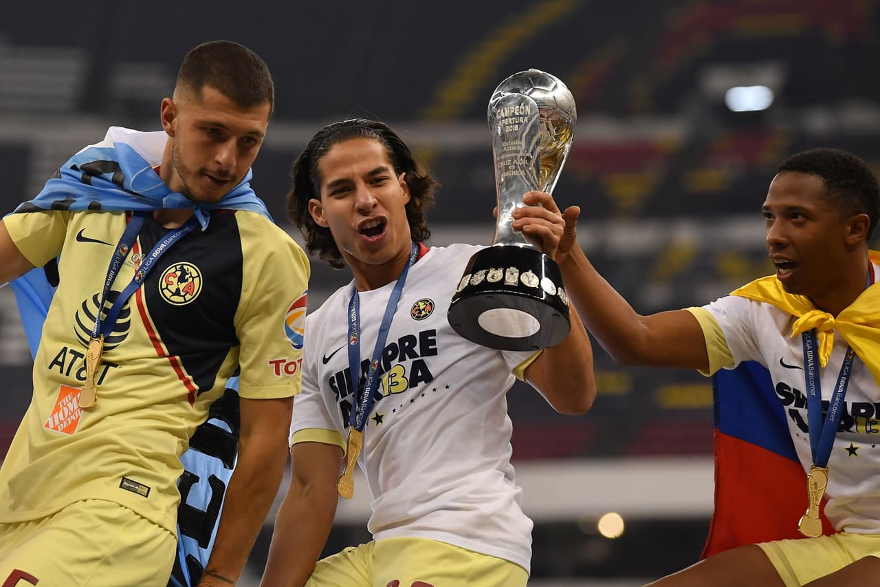 Apenas 20 años y ya en Europa de lo que seguramente será una carrera exitosa para Diego Lainez que hoy está de manteles largos.