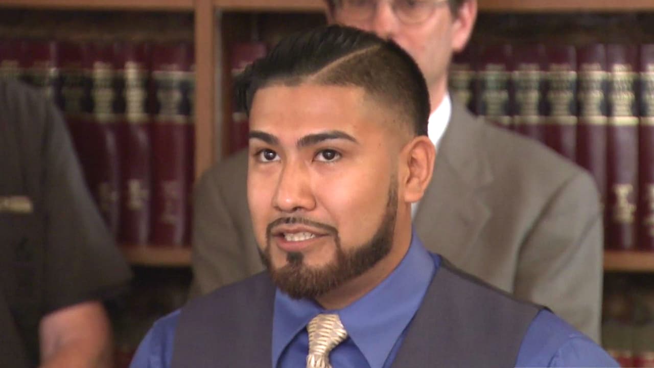 Inmigrante mexicano demanda a la policía de Chicago por catalogarlo falsamente como pandillero