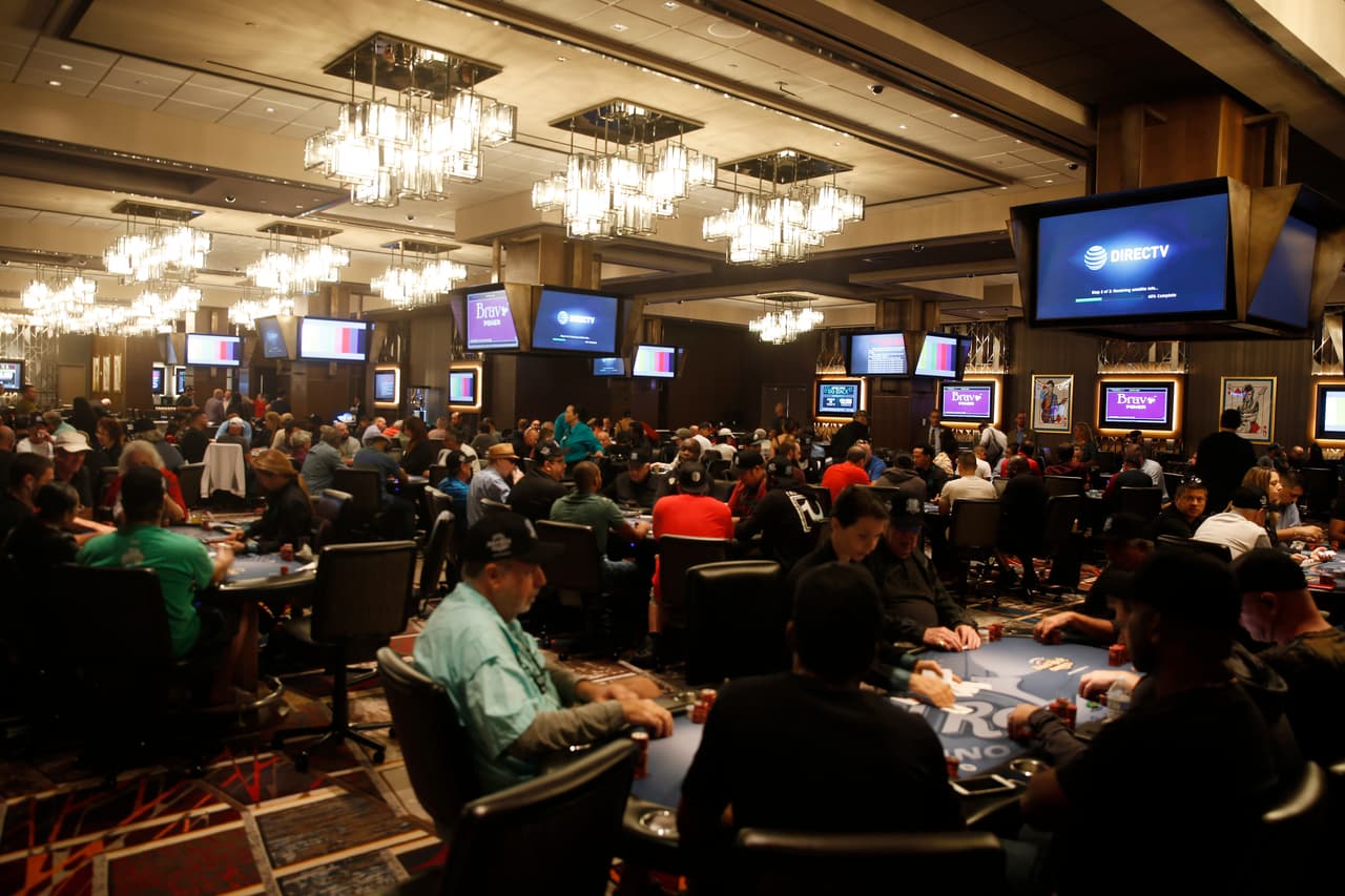 Uno de los principales atractivos de lugar es la zona para realizar apuestas, con gran variedad de juegos y máquinas de casino. 
<br>