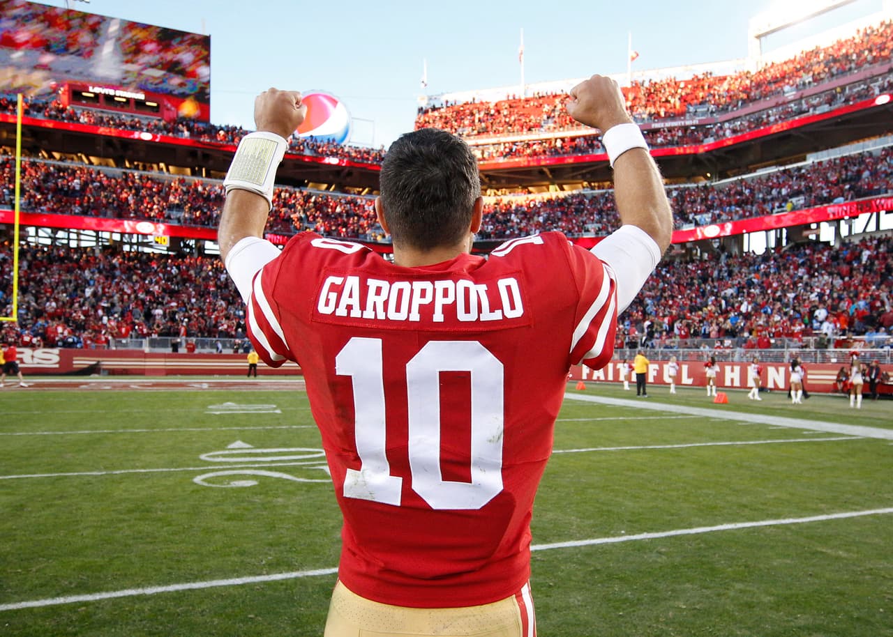 "Y vimos eso en otras posiciones también. Me refiero a al liniero defensivo 
<a href="https://translate.googleusercontent.com/translate_c?depth=1&hl=es&ie=UTF8&prev=_t&rurl=translate.google.com&sl=en&sp=nmt4&tl=es&u=http://www.nfl.com/player/oliviervernon/2533534/profile&usg=ALkJrhjFq_i6PiIMcOsb08iREYKTHjQAsA">Olivier Vernon</a> recibiendo $17 millones por año de los 
<a href="https://translate.googleusercontent.com/translate_c?depth=1&hl=es&ie=UTF8&prev=_t&rurl=translate.google.com&sl=en&sp=nmt4&tl=es&u=http://www.nfl.com/teams/newyorkgiants/profile%3Fteam%3DNYG&usg=ALkJrhihVG8k8nPtrKQVZyNs8zB1SoB00g">Giants</a> hace un par de años cuando los tipos del mismo nivel que estaban etiquetados (como jugador franquicia) estaban quedándose debajo de los $15 millones".