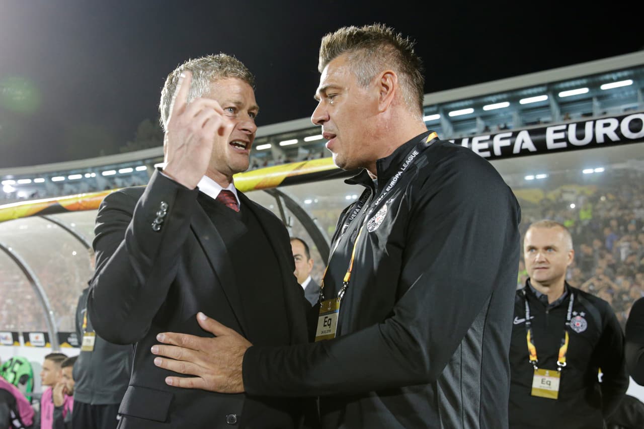 Manchester United sufre en Belgrado pero derrota a Partizan en la Europa League