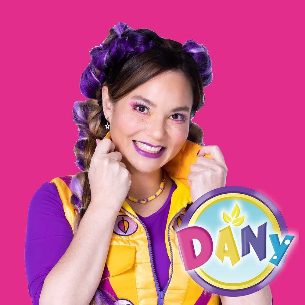 Ella es Daniela Guzmán, la hija poco conocida de Enrique Guzmán que es cantante.