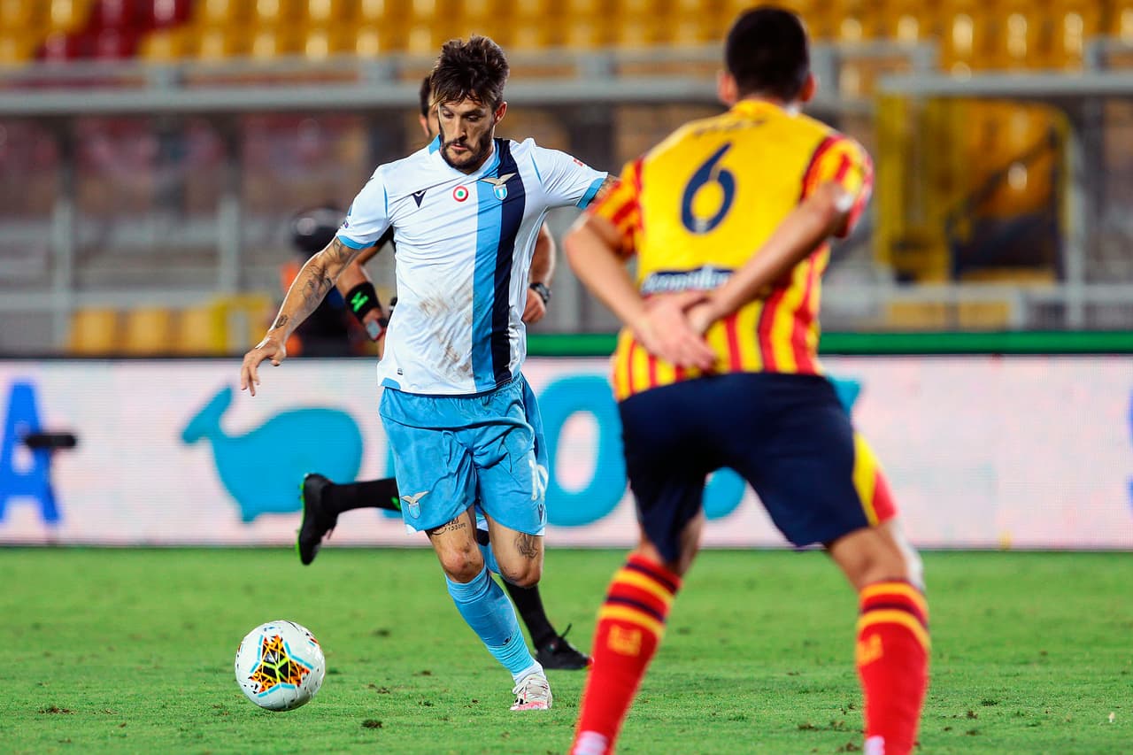 Lecce da la sorpresa y con goles de Khouma Babacar y Fabio Lucione, Lecce le pega 2-1 en casa a la Lazio.
