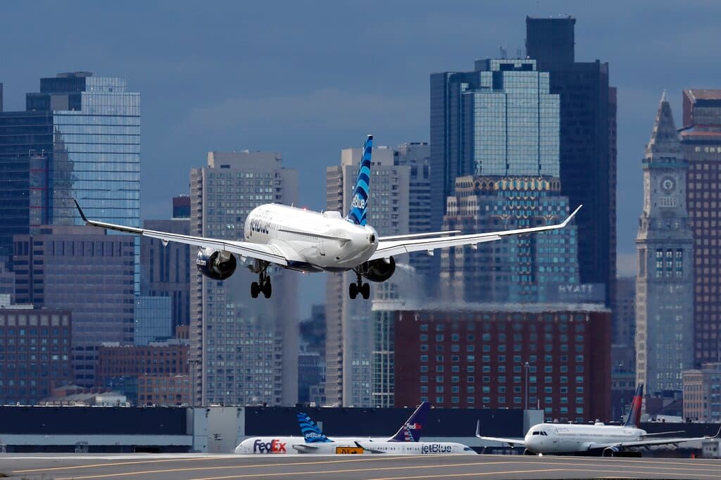 Dos aviones casi chocan en el aeropuerto de Boston: la FAA investiga