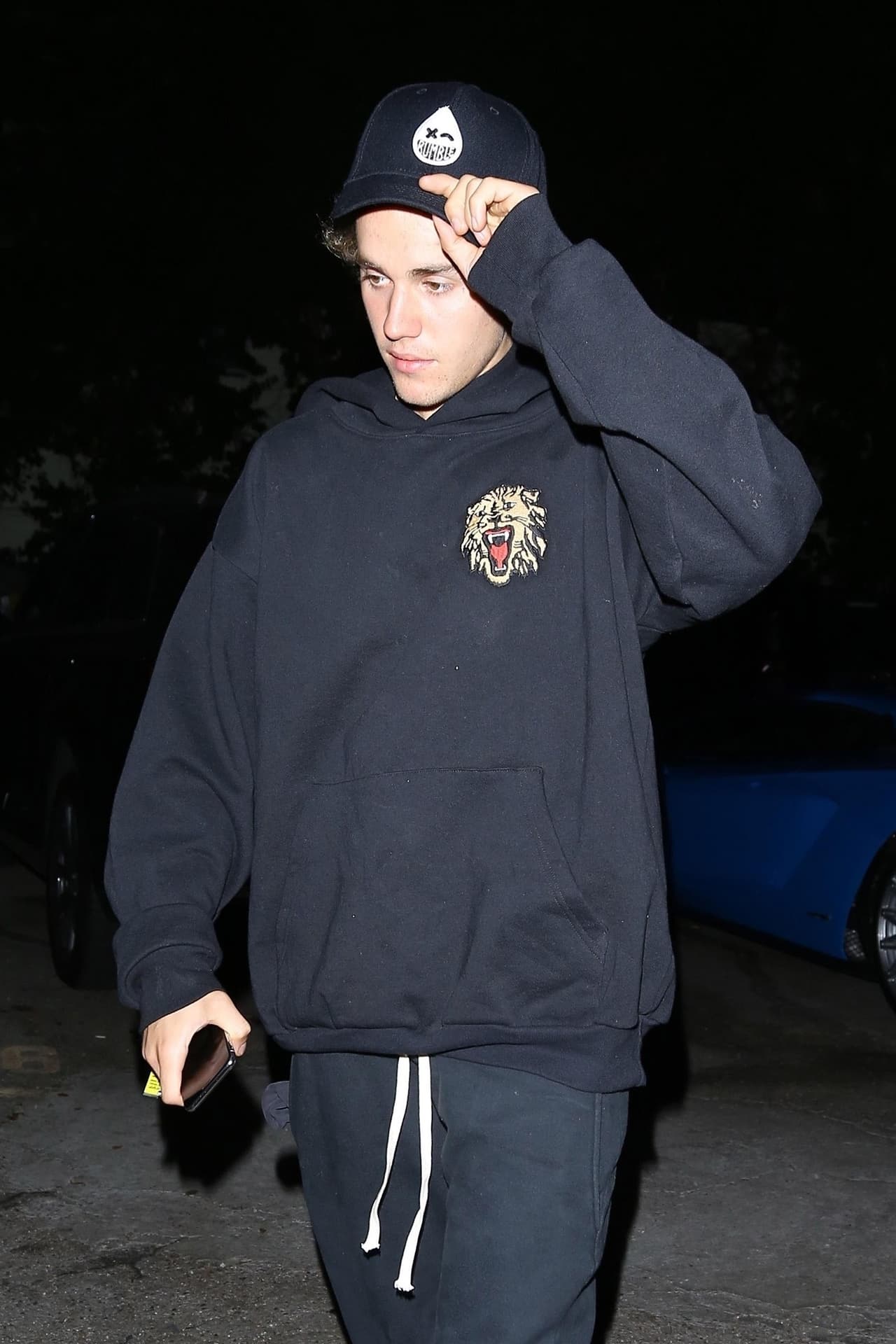 El 23 de enero de 2014 y cuando tenía solo 19 años, el novio de la cantante Selena Gómez fue arrestado conduciendo un Lamborghini amarillo en las calles de Miami Beach. Se le imputó ir a exceso de velocidad, en estado de embriaguez y con la licencia expirada.