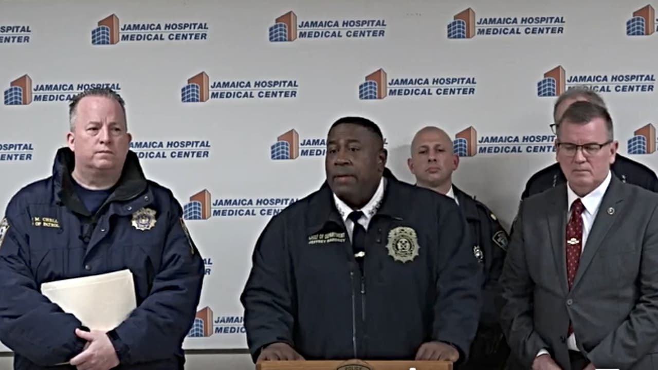 Apuñalamiento en Queens deja varios muertos y heridos, entre ellos dos policías