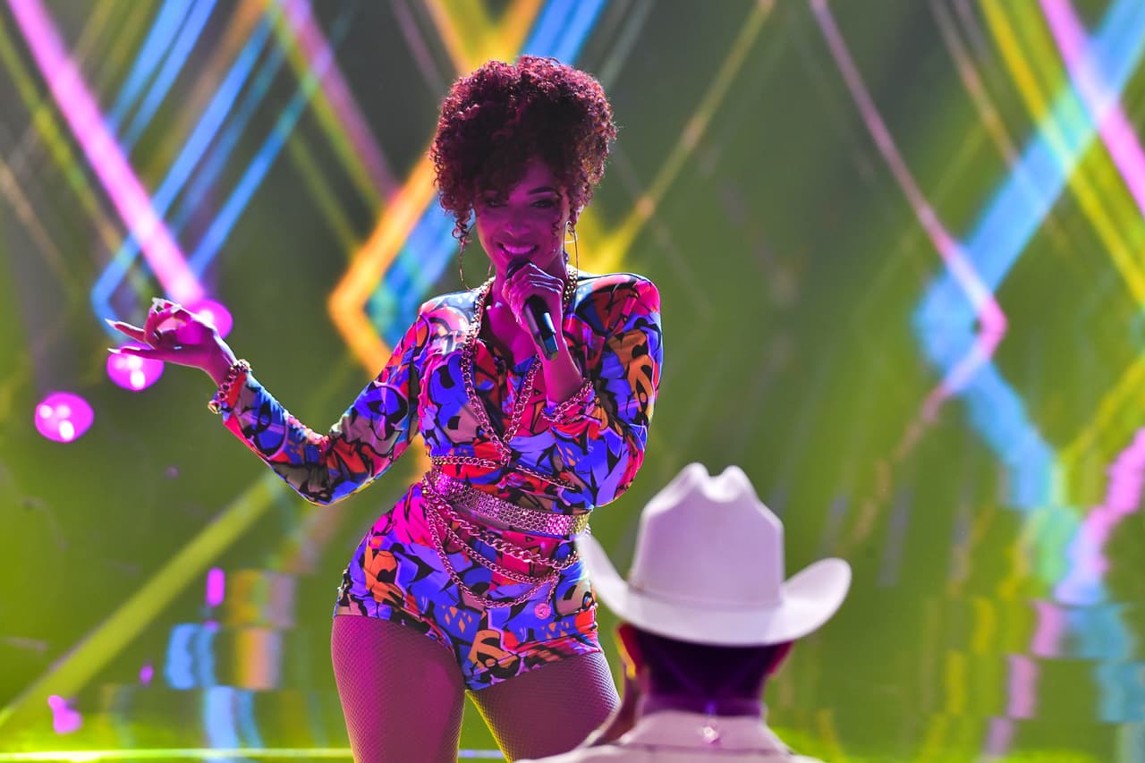 Su interpretación de este tema de Wilfrido Vargas le valió una felicitación de Natti Natasha. Sin embargo, Joss y Olga notaron sus nervios y le confesaron que no la sintieron cómoda con la canción.