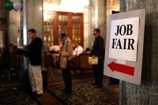 El desempleo entre hispanos se mantuvo sin cambios durante julio, en el 6.8%