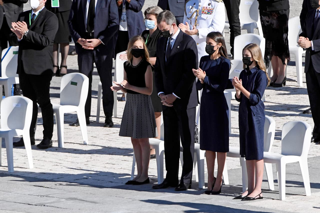 Lo hacen en el palacio de Marivent y luego "en lugares relevantes de la geografía mallorquina". Aún no está confirmado que este año lo hagan ante las circunstancias por las que pasa la familia real. 
<br>