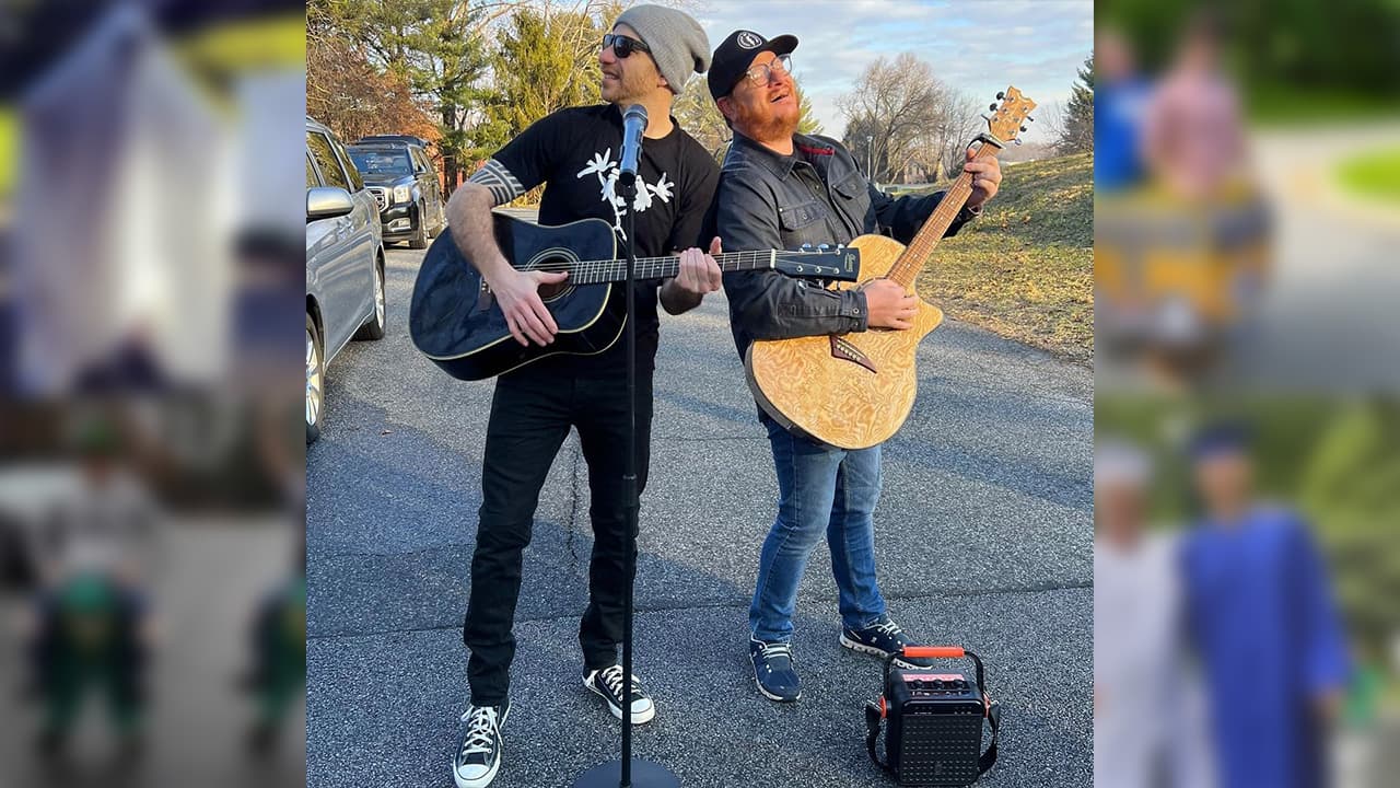 No sabemos si son grandes cantantes, pero ¿quién no sueña con tener una banda de rock?