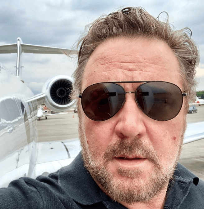 <b>Rusell Crowe</b> 
<br>
<br>El histrión es muy enfocado en cada proyecto que emprende y si hay que subir de peso o tener una apariencia delgada para un personaje, él lo hace sin problema. No hay impedimentos para el actor a la hora de filmar.